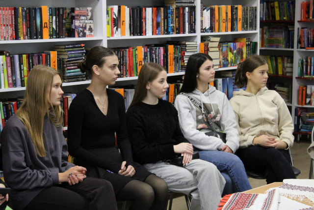 У проcторі книг та сенсів